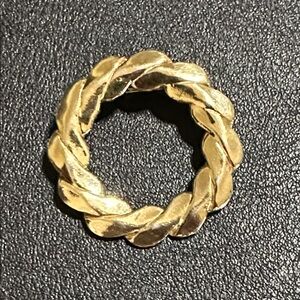 Coventry 1980’s Vintage Gold Tone Wreath Brooch